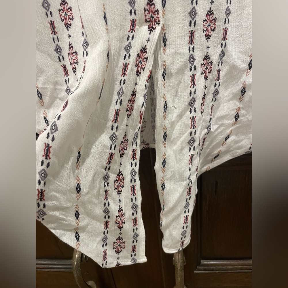 Byron Bay Women’s Printed Blouse - Picture 9 of 13